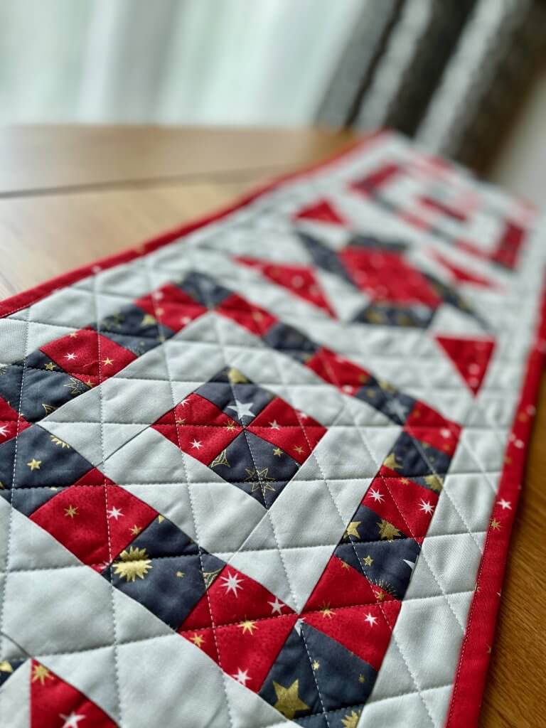 A Christmas Runner Pattern - The Colour Blind Quilter